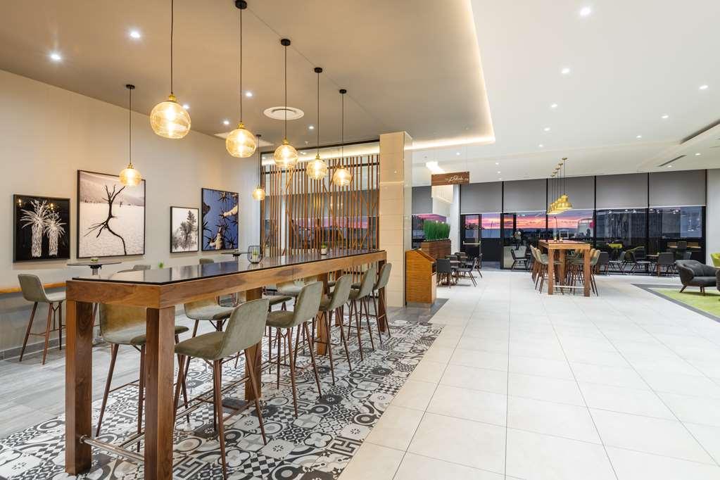 Hilton Garden Inn Windhoek Interior photo