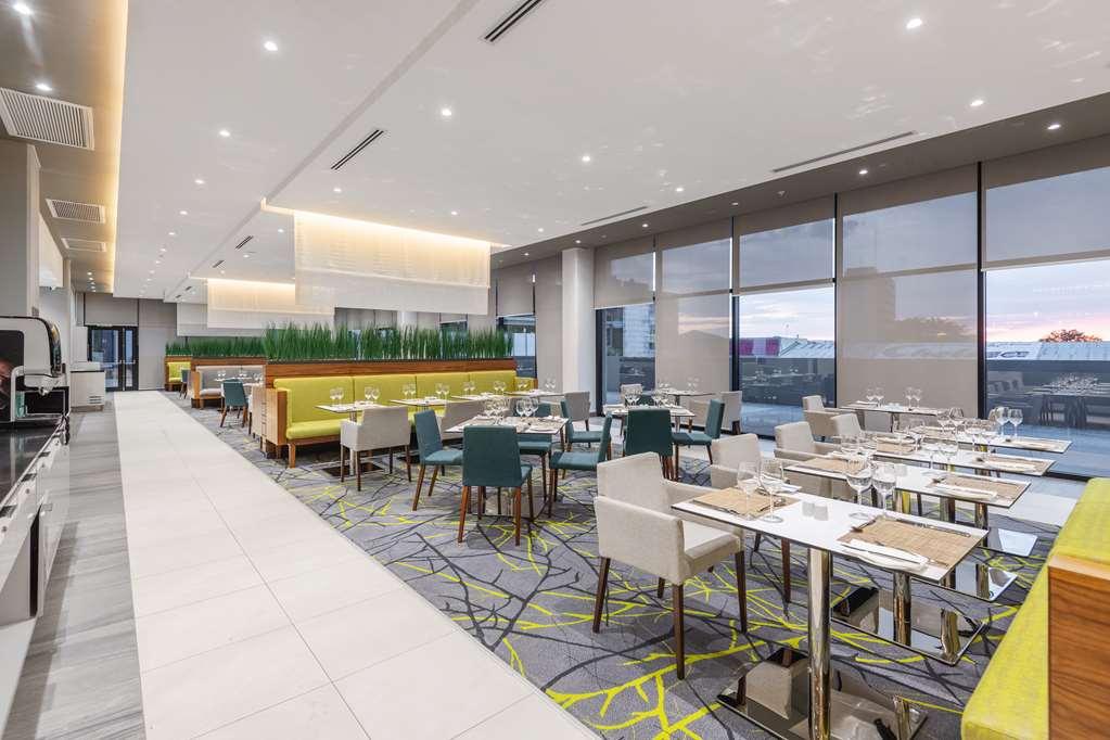 Hilton Garden Inn Windhoek Restaurant photo